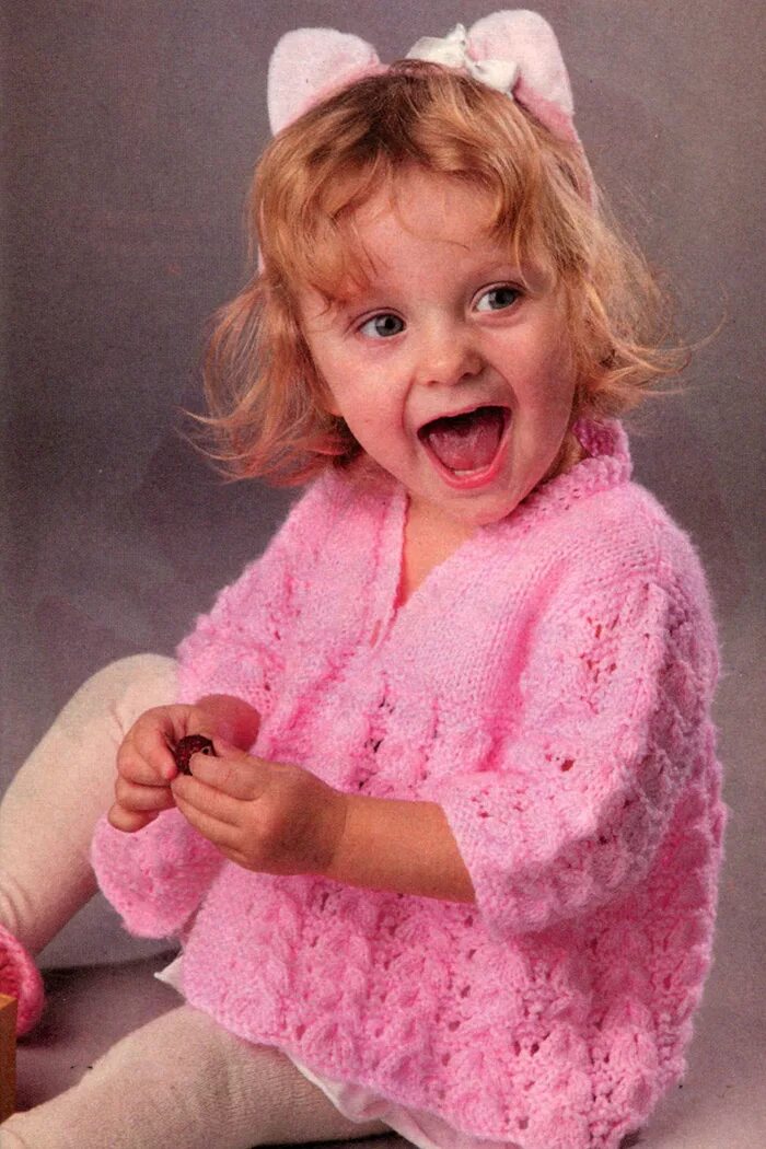 Вяжем девочке 1 годик. Сарафан для малышки крючком. Вяжем девочке 1 годик. Кофточка для девочки. Платье для девочки до года.