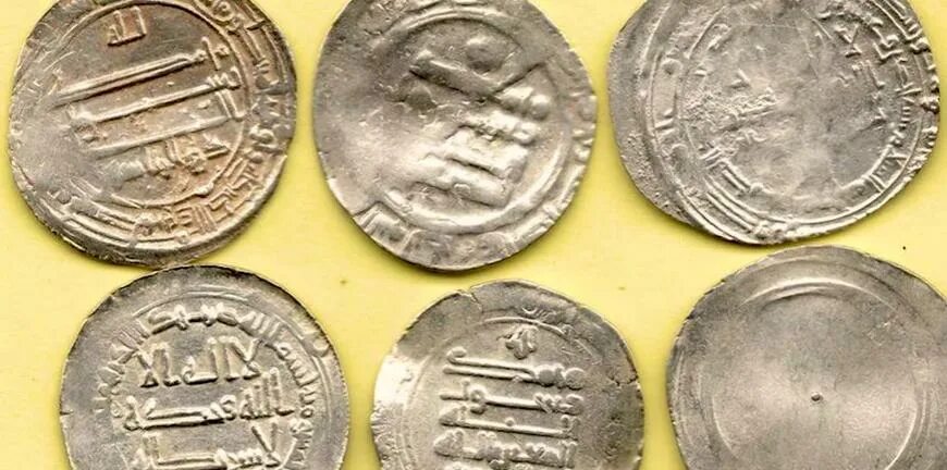 Дирхамы монеты. Клады арабских монет. Клад арабских дирхамов. Клады арабских денег диргемов. 13000 дирхам