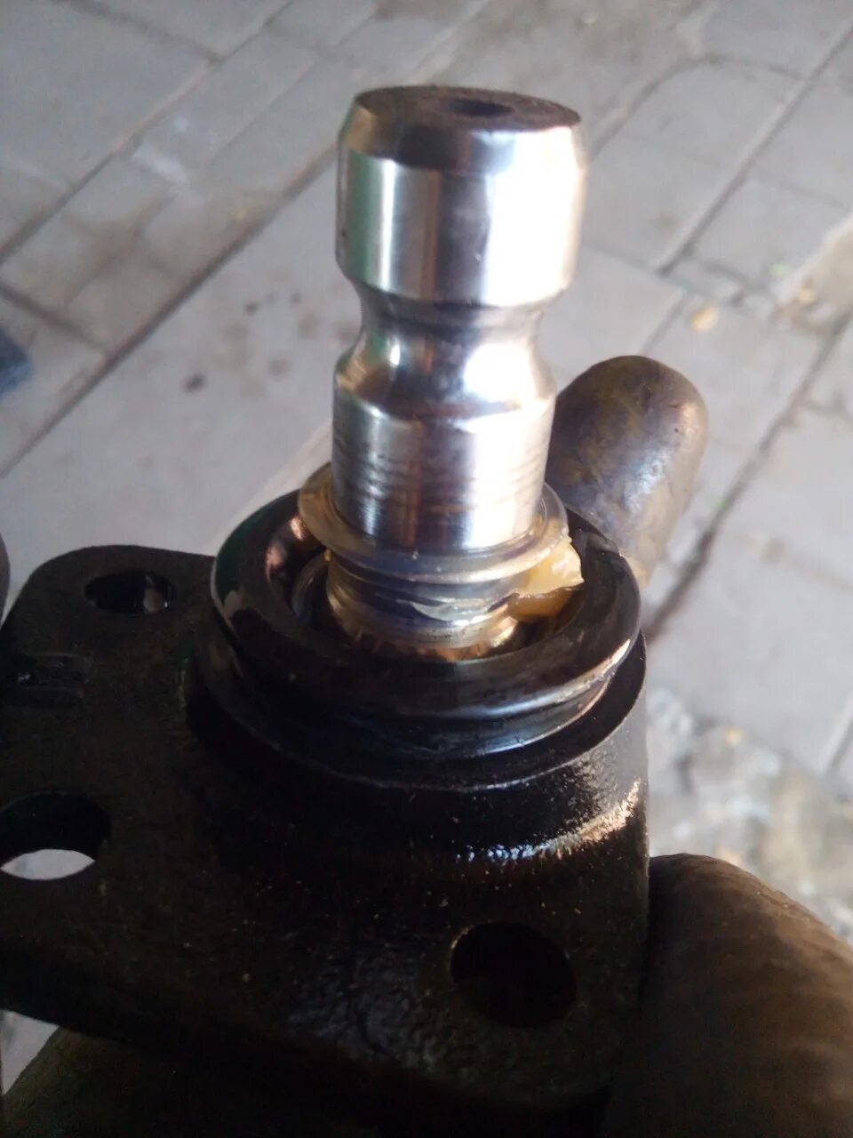 Замена шаровой шкода тур. Шаровая шкода йети 1. Шаровая опора skoda octavia a4. Moog robj0779 шаровая опора. Шаровая опора на октавии.