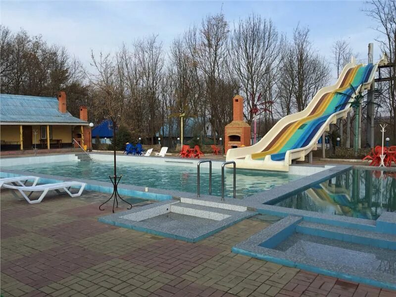 озеро удачи армавир заветный. уруп армавир. три богатыря армавир база. армавир отдых с бассейном. черемушки новокузнецк бассейн под открытым небом.