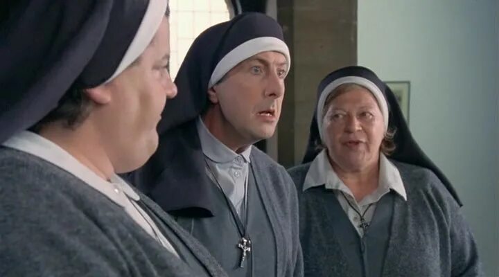 Автобус с монашками. Монашка в автобусе. Монашки в автобусе. Три балбеса фильм 1962. Монашка селфи.