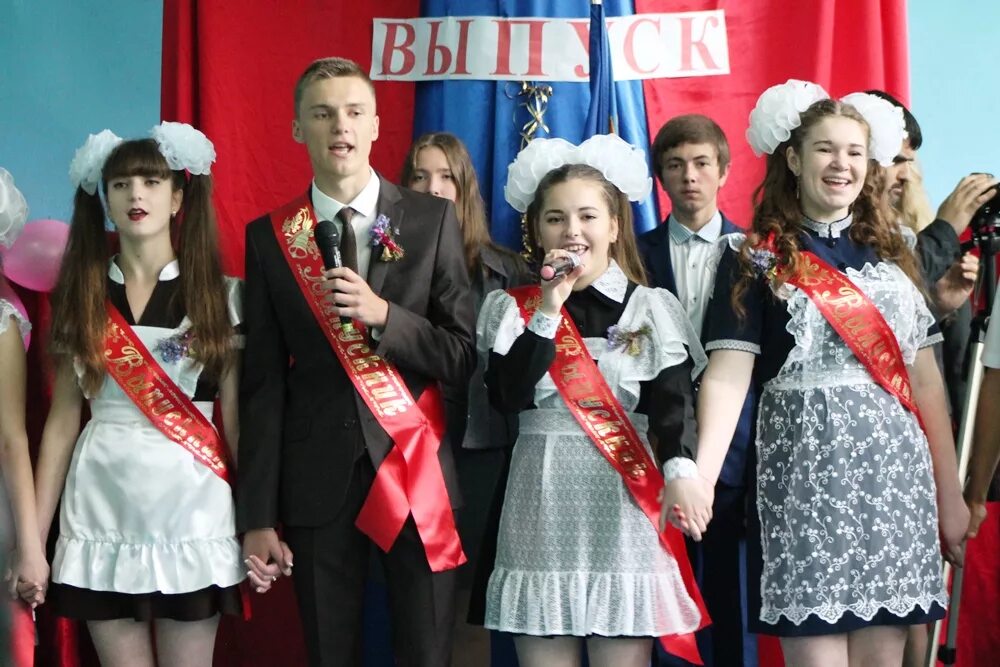 Учителя школы 1 мостовского. Ученики 1 школы поселка мостовского. Мостовская школа. Р-н мостовской школа 28. 30 школа мостовского района.