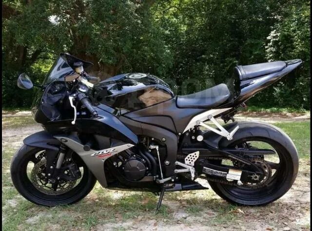 Cbr 600 кубов. Suzuki мотоцикл 600 кубов. Мотоцикл хонда 600 кубов. Сузуки 300 кубов. Сузуки 600 кубов спортбайк.