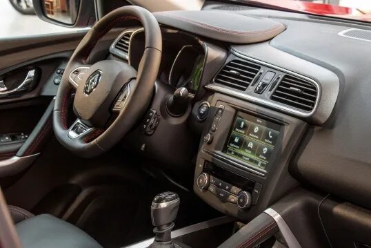 Интерьер Renault Kadjar 2016 года выпуска для рынка Южной Африки. Фото 2. VERcit