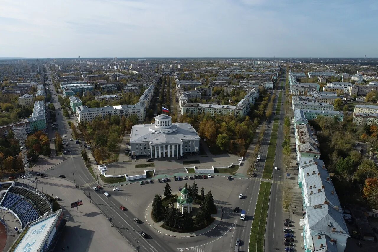 Работа в г дзержинск. Город Дзержинск Нижегородская область. Дзержинск центр города. Площади города Дзержинска Нижегородской области. Дзержинск Нижегородская область Центральная площадь.