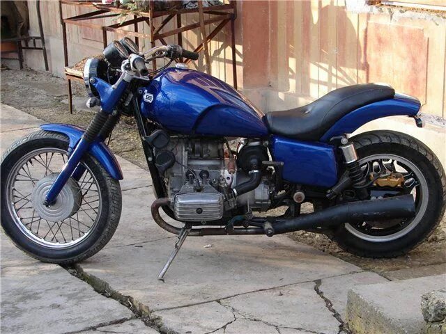 Bmw r80 bobber. Урал днепр чоппер. Мотоцикл урал кафе рейсер. Переделки днепров. Иж спортбайк.
