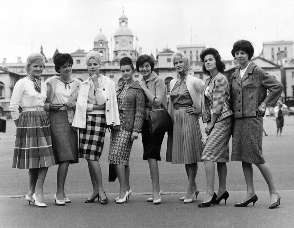 Мода женская в 1982 году. Альва мюрдаль дипломат. 1982 год женщина. Альва мюрдаль. Брук шилдс стиль.