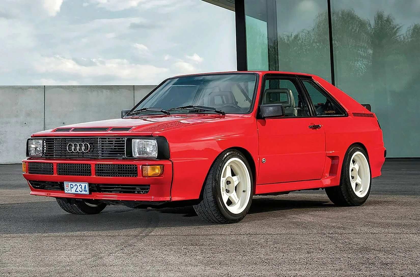 Ауди кватро 85. Audi sport quattro 1986. Ауди 80 кватро спорт. Ауди кватро 80-х. Quattro автомобиль.