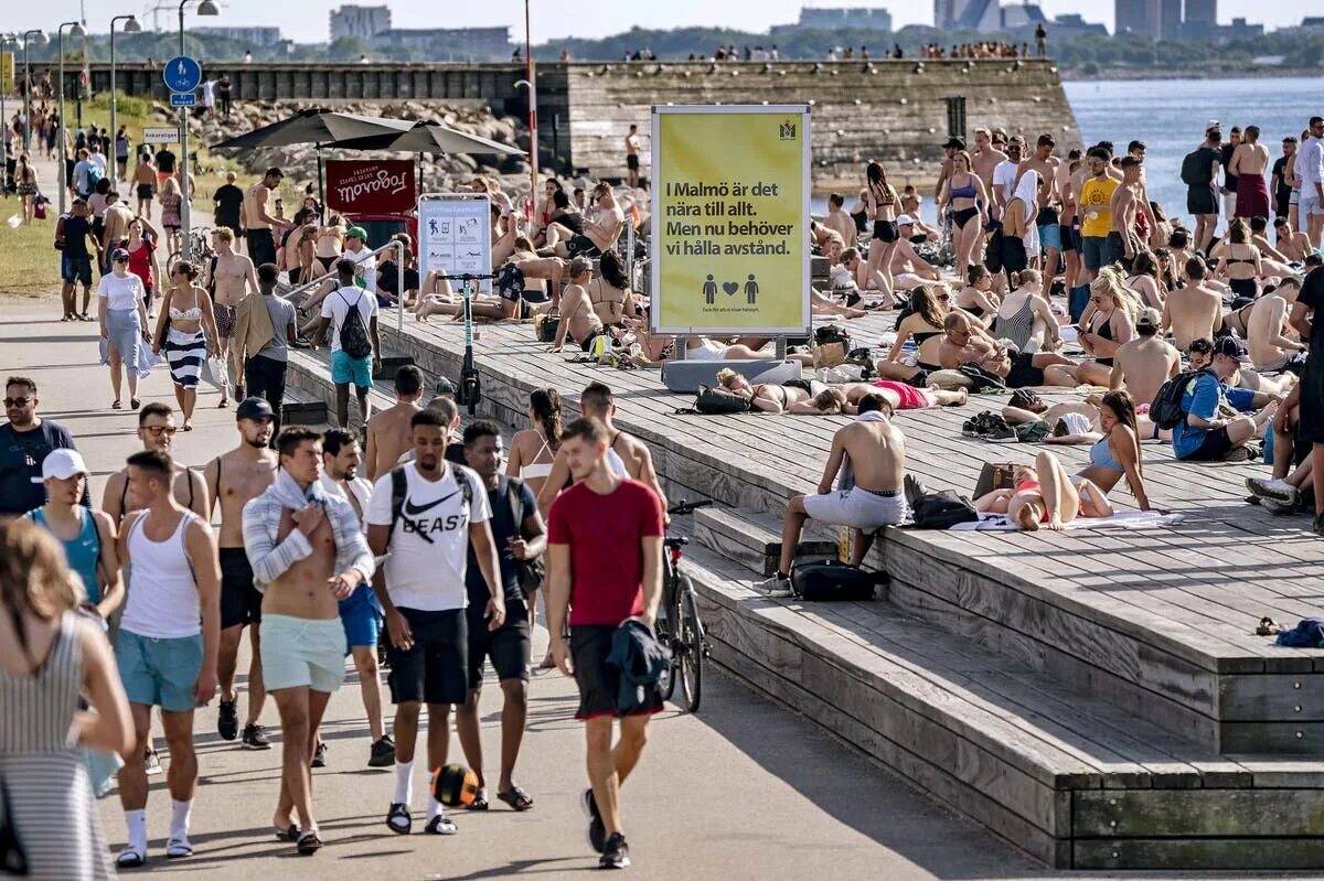 Ежегодно в швеции. Швеция люди. население швеции. шведы фото людей. свеция фото людей.