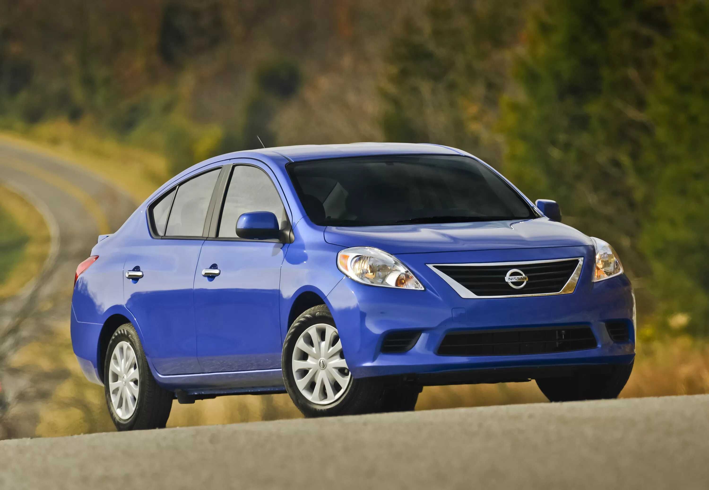 Купить машину 2014 года. Nissan Versa 2014. Nissan Versa 2012. Nissan Versa 2011. Nissan Versa седан.