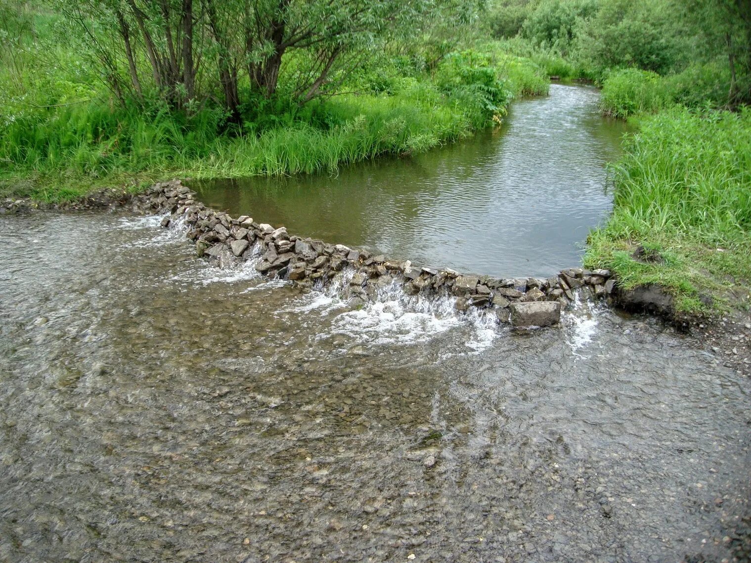 Река Искитимка Кемерово. Река большая Камышная в Кемерово. Водопад Кемерово Камышная. Кемерово деревня Камышная водопад. Река искитимка в сибири