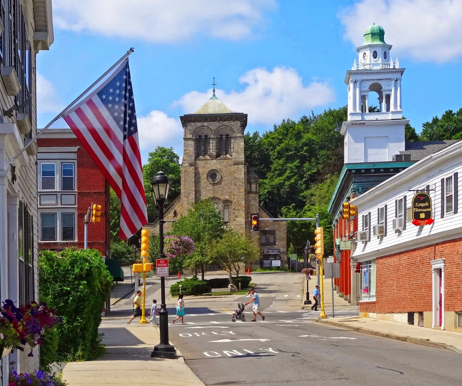 Towns in usa. Плимут город в Англии. Плимут США. Плимут город в США. Плимут Массачусетс.