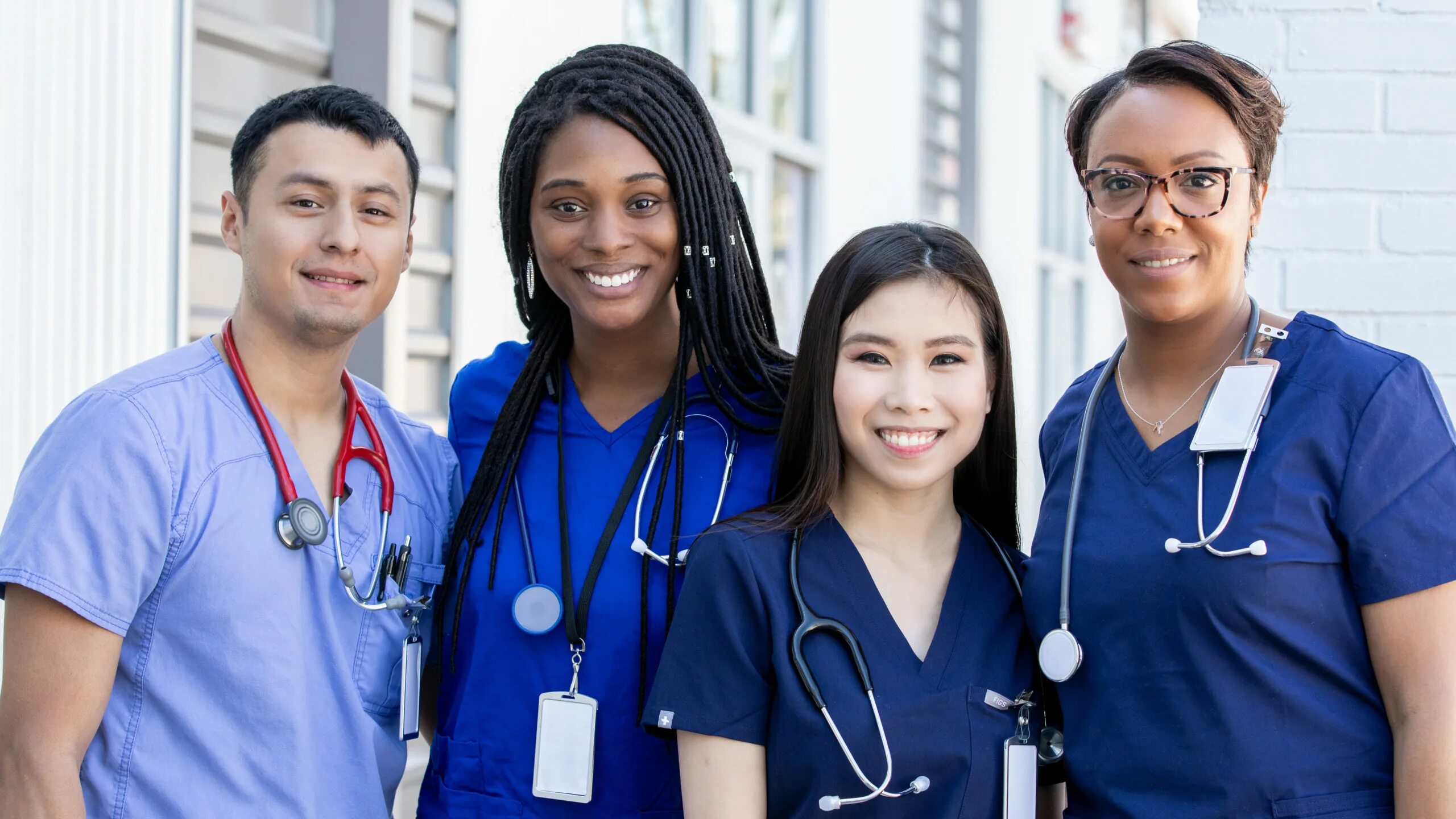 Nursing students. Медсестра студент. Сингапурские медсестры. Фото студентов медсестер. Медсестры стоят вместе.