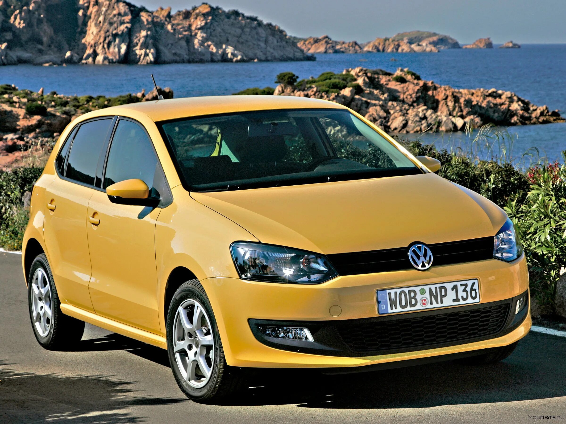 Volkswagen hatchback. Volkswagen Polo хэтчбек. Фольксваген Polo хэтчбек. Volkswagen Polo Hatchback 2010. Volkswagen Polo 2009 Hatchback.