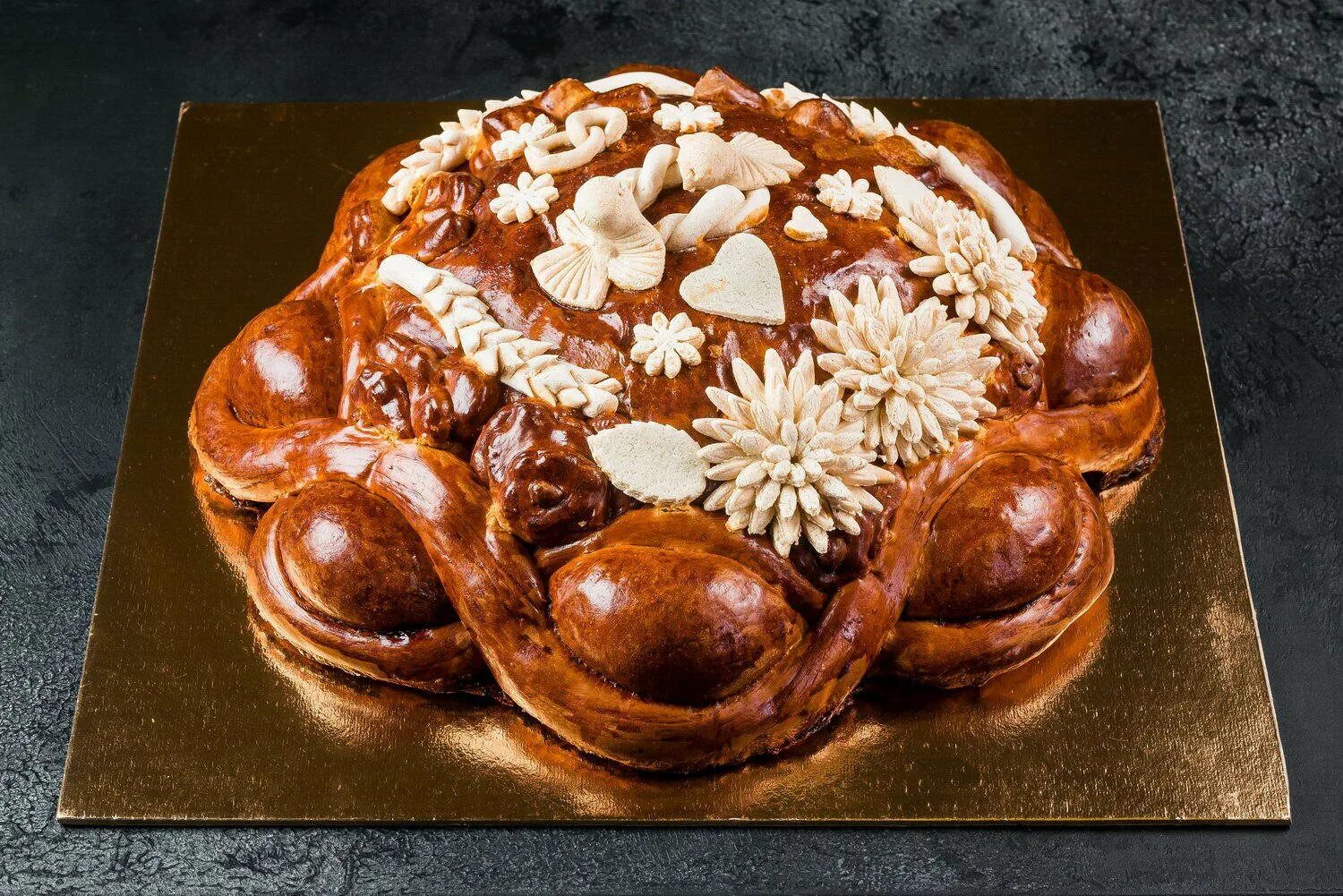 Каравай с колосьями. Каравай на юбилей. Каравай на день рождения. Свадебный каравай туркмен. Красивый каравай.