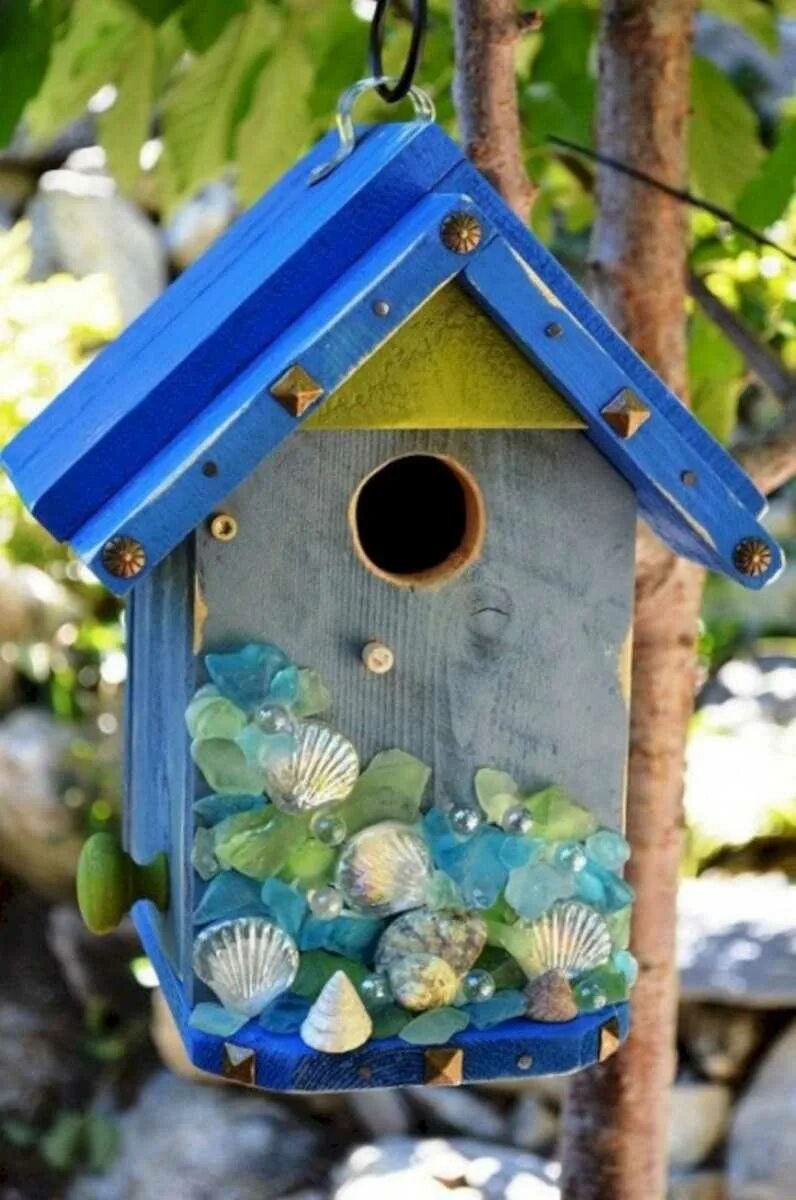 Кормушка из бутылки. Скворечник из подручного. Необычные кормушки. Скворечник из подручного. Скворечник из подручных материалов.