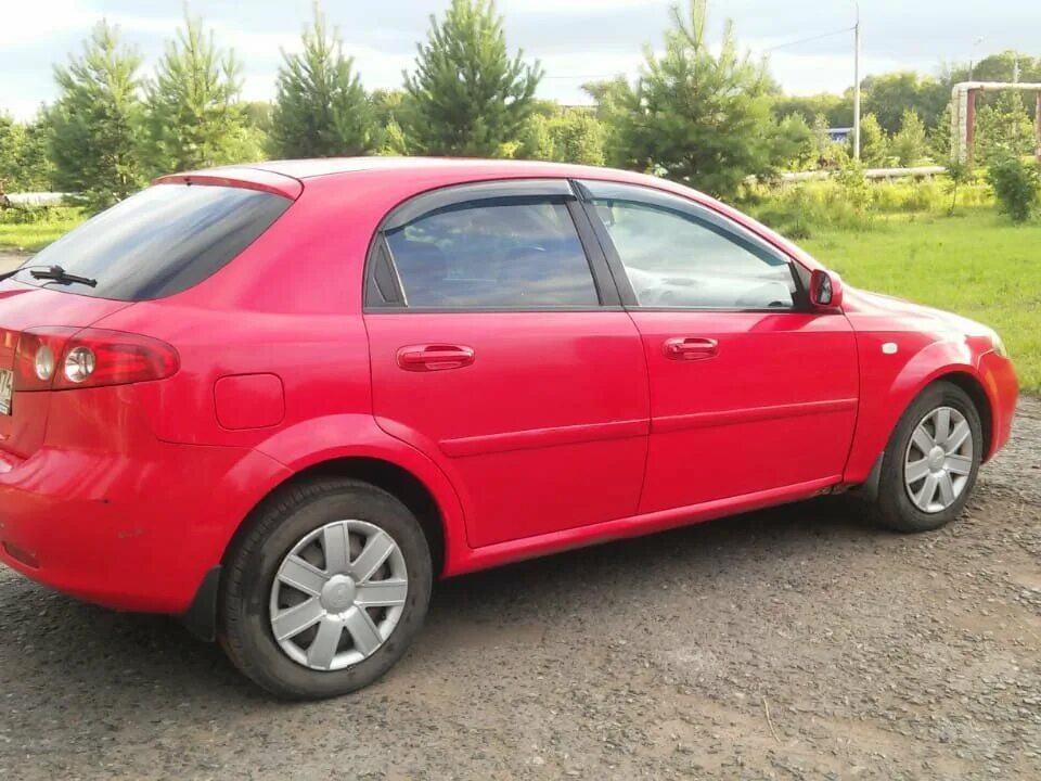 Купить лачетти омск. Шевроле Лачетти хэтчбек 2005. Chevrolet Lacetti 2008 красная хэтчбек. Chevrolet Lacetti красный. Шевроле Лачетти хэтчбек красная.