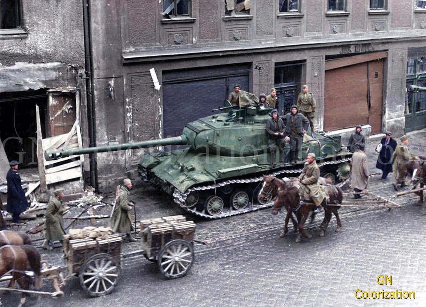 Прага 1944 освобождение. Советские войска в праге 1945. Советские войска в праге 1945. Пражская операция май 1945 год освобождение чехословакии. Прага 1945.