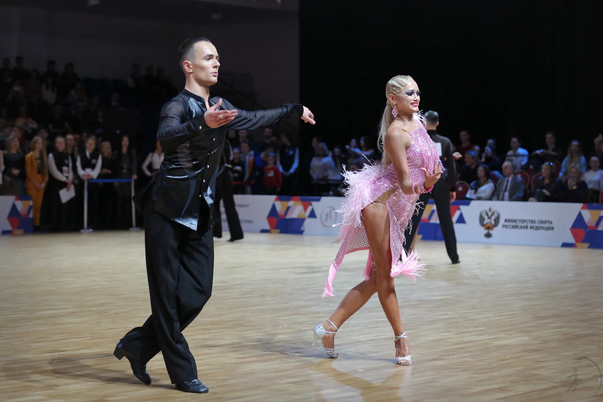 Чемпионат и первенство белгородской области по спортивным танцам 2022. Спортивные бальные танцы. Бальные танцы. Дилайт красногорск танцы. Чемпионат москвы по бальным танцам.