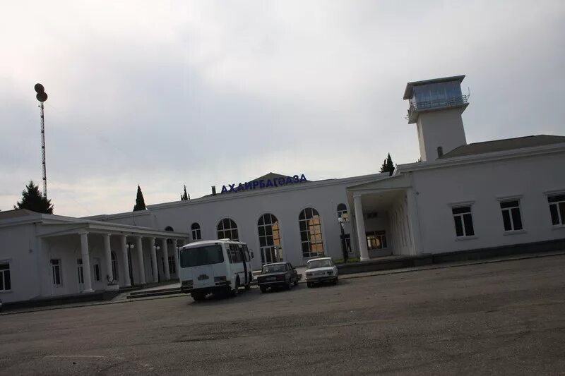 Аэропорт в сухуми абхазия. Аэропорт Бабушара Абхазия. Аэропорт Сухум Абхазия. Сухумский аэропорт заброшенный. Аэропорт Сухуми СССР.