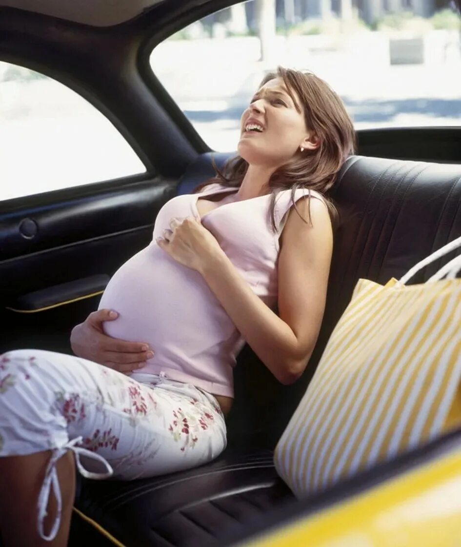 Беременна женщены рожают. Беременна женщены рожают. Беременность ребенок. Беременные подростки. Где девочка беременна.