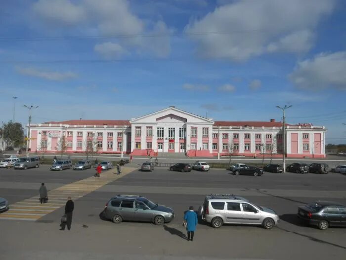 Привокзальная площадь магнитогорск. Номер телефона вокзала магнитогорск. Магнитогорск пассажирский вокзал. Город магнитогорск вокзал. Железнодорожный вокзал магнитогорск.