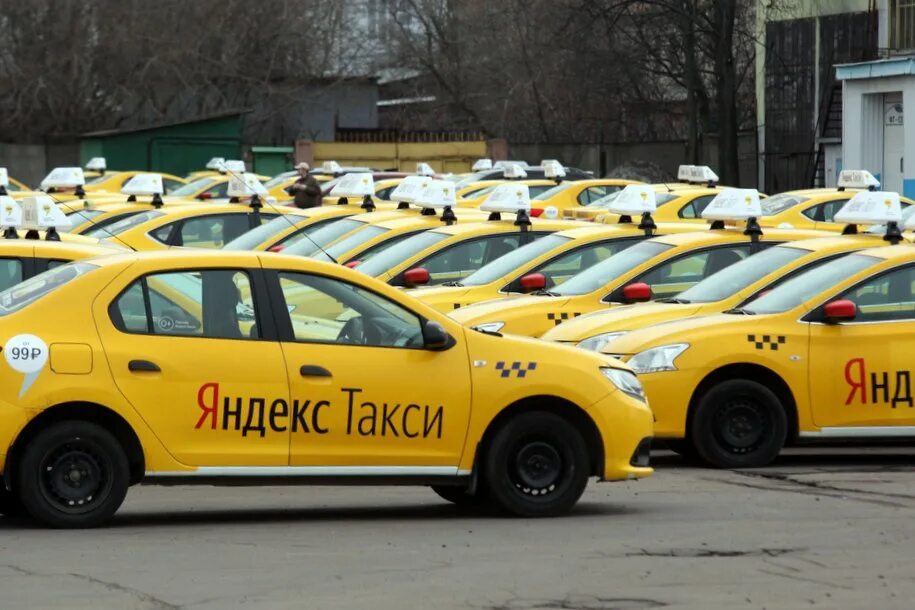 Поддержка такси в москве. Автопарк такси. Такси Москва. Парк машин такси.