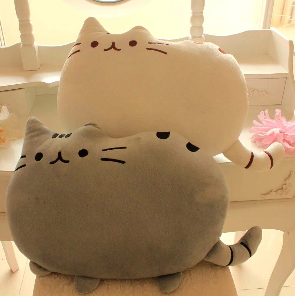 Подушка кот пушин 40 см. Необычные подушки. Подушка сувенирная. Кровать с пикачу али экспрес. Игрушки для подушки.