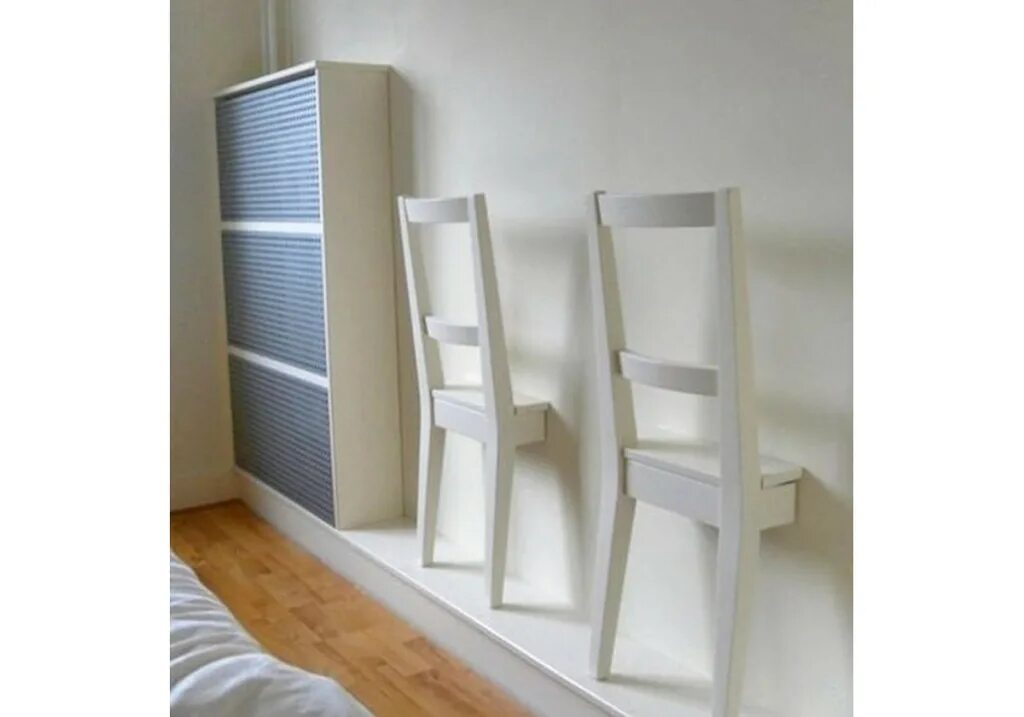 поставить стул к стене. поставить стул к стене. откидной столик на кухню. складывающийся стол. табуретка на стене дизайнерская идея.