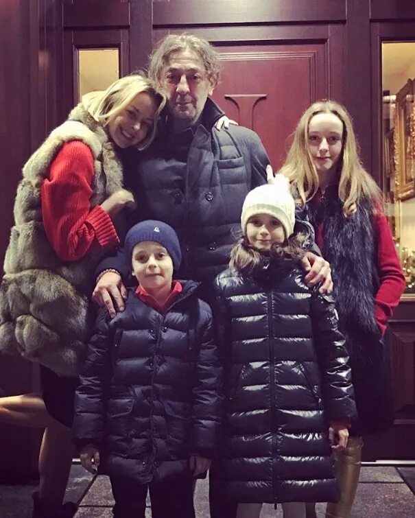 Семья лепса жена. Семья лепса жена. Семья лепса жена дети. Семья лепса жена. Лепс семья.