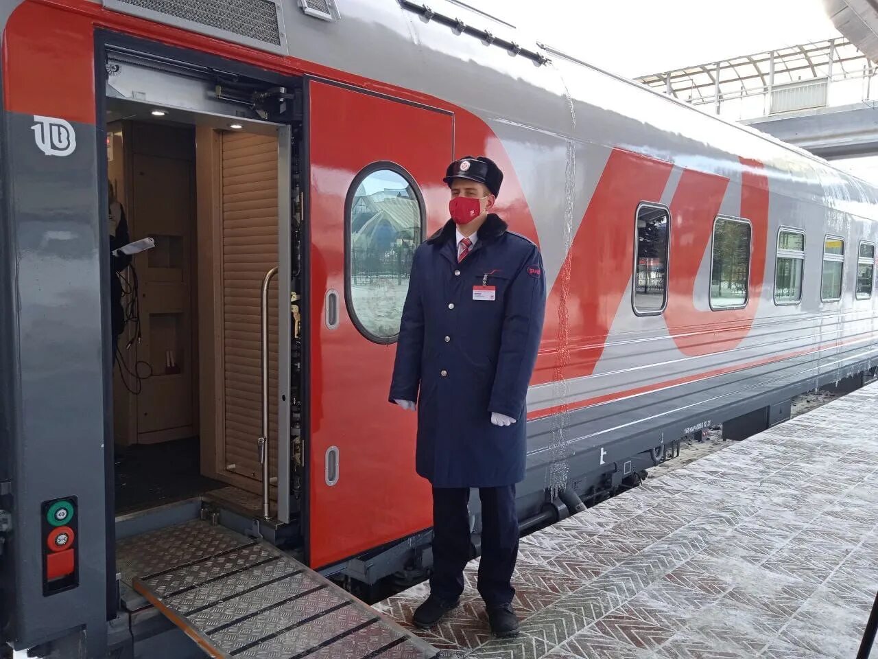 Поезд правды челябинск. Фирменный поезд Южный Урал 014е вагон. Фирменный поезд 13 Южный Урал. РЖД Южный Урал. Поезд 013у Южный Урал.