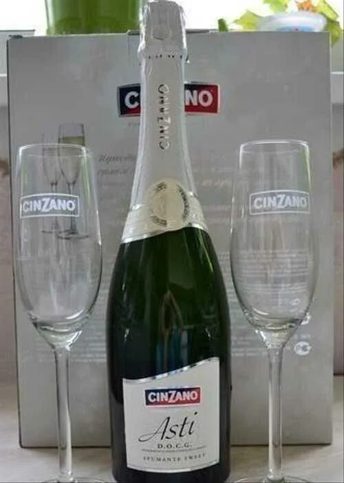 Cinzano asti цена. Чинзано Асти игристое. Вино Чинзано Асти. Чинзано Асти белое сладкое. Вино игристое Чинзано Асти DOCG.