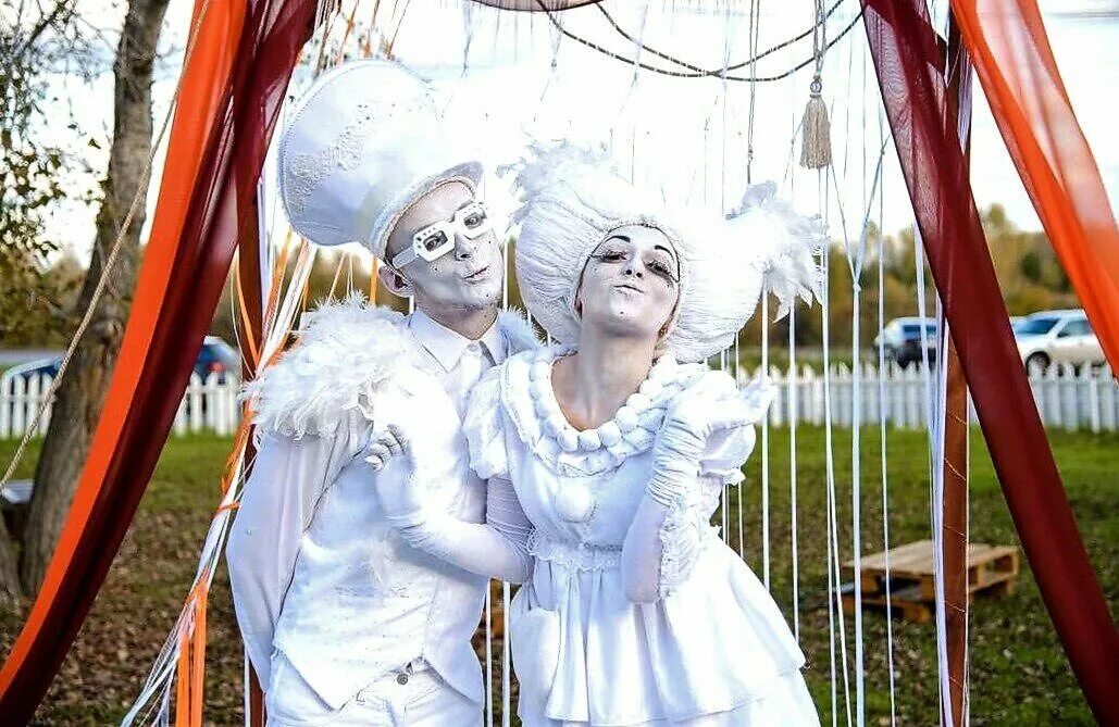 4 свадьбы аниматор. Ходулисты на свадьбу москва. 4 свадьбы аниматор. 4 свадьбы аниматор. Аниматоры ангелы на свадьбе.