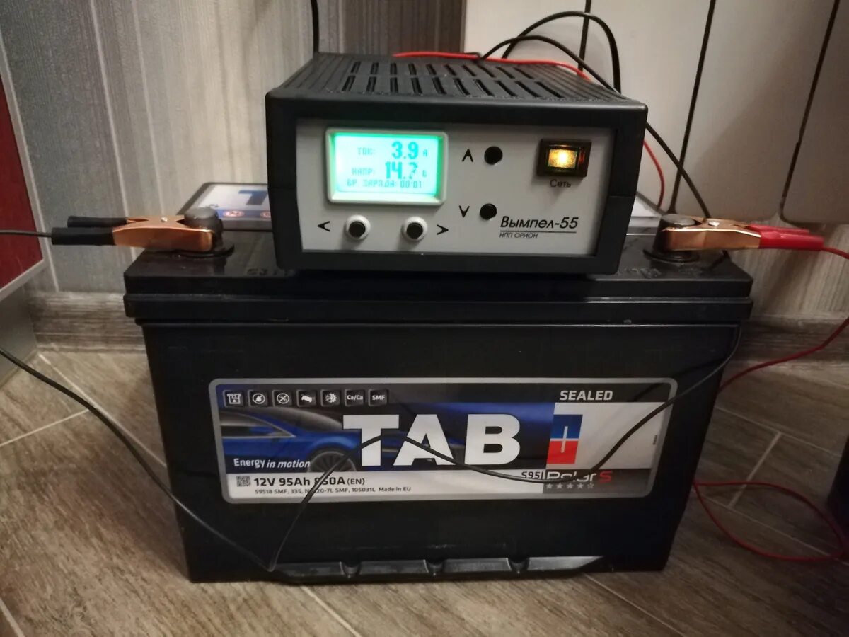 Через аккумулятор. Зарядник акб для кальциевых акб 12v. зарядное для акб 190ач. китайская зарядка для аккумулятора автомобиля 80 ампер. зарядка аккумулятора 60ач.