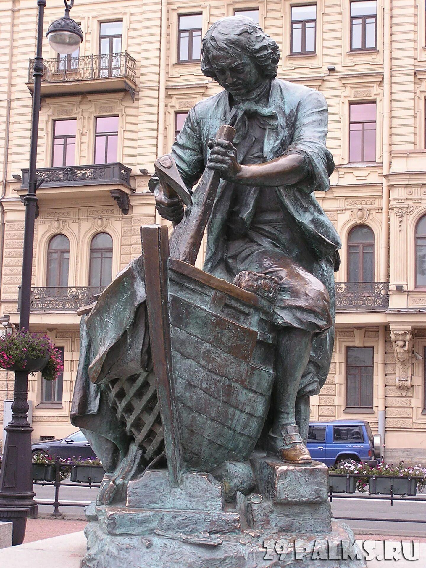 Памятник плотнику в санкт петербурге. Памятник петру 1 царь-плотник петербург. петр плотник памятник в спб. памятник петру 1 царь плотник. царь-плотник на адмиралтейской набережной.
