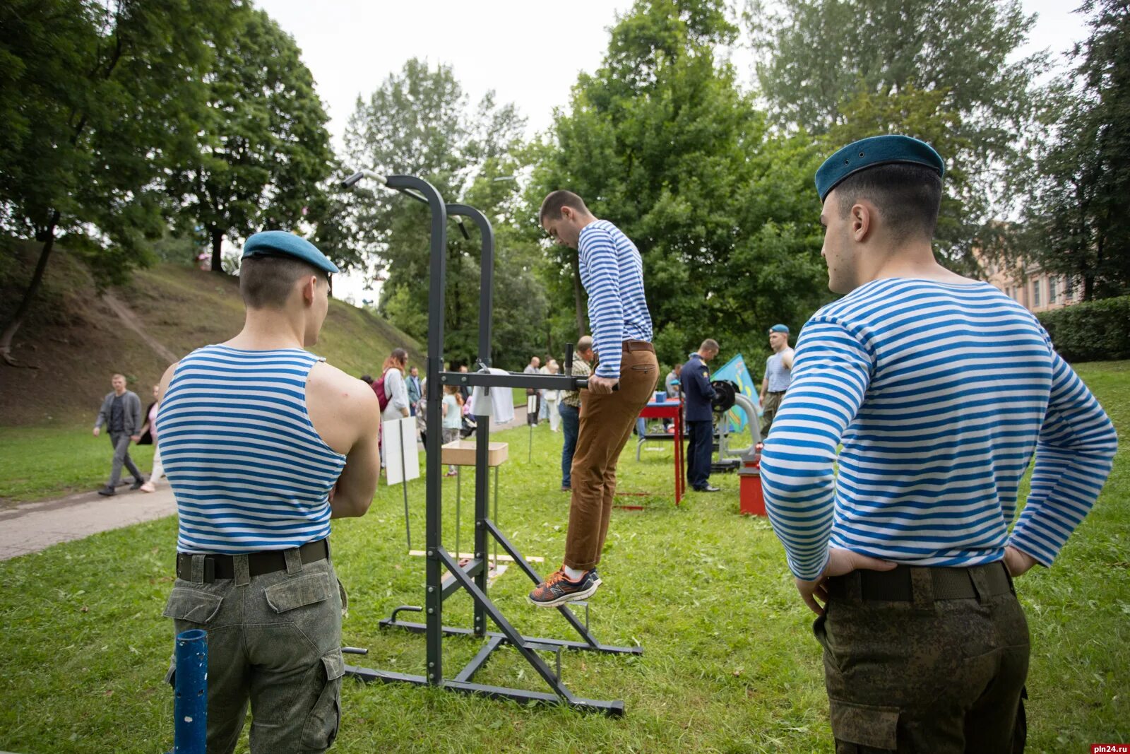 Десантник ест. С днем десантника. день вдв с праздником. десант есть десант. псковский десант.