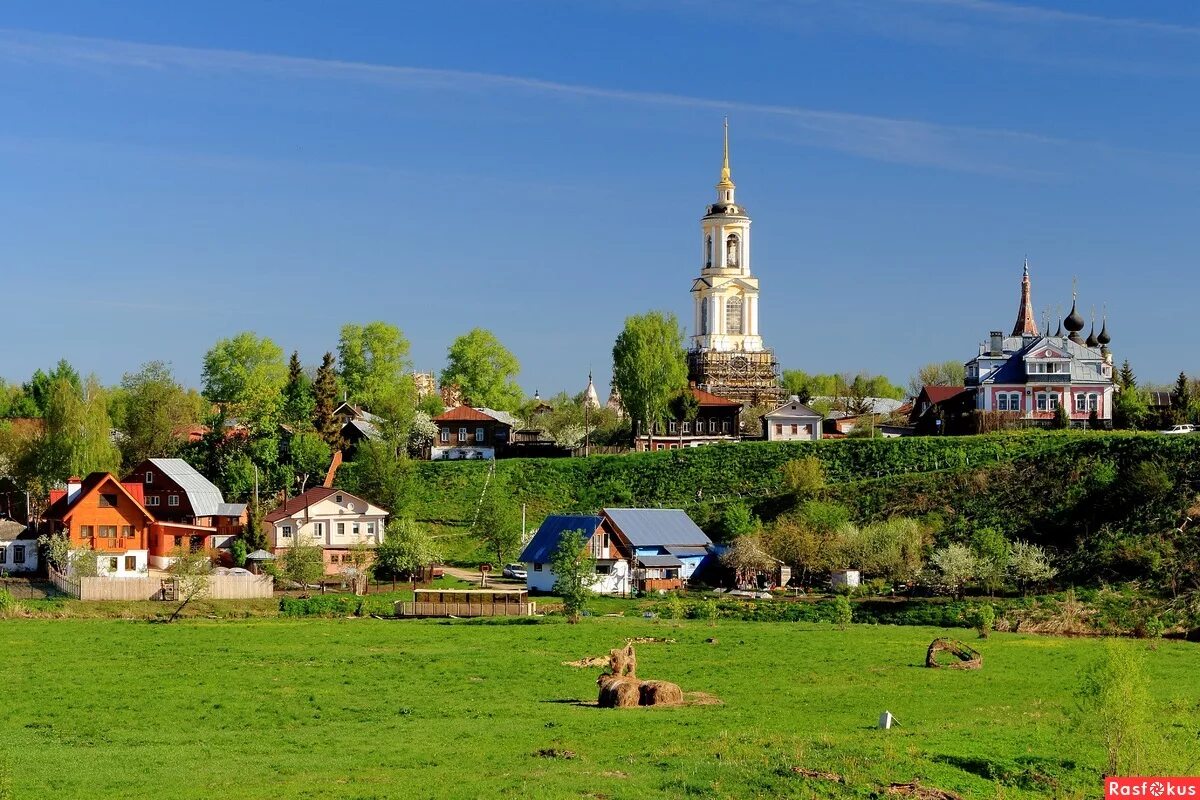 торжок центр города. жители малых городов. плёс город. маленькие городки россии. елабуга центральная площадь.