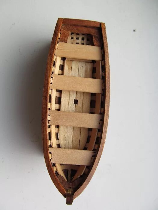Шлюпка виды. Макет деревянной лодки. Деревянная лодка вид сверху. Деревянная игрушечная лодка. Шлюпка.