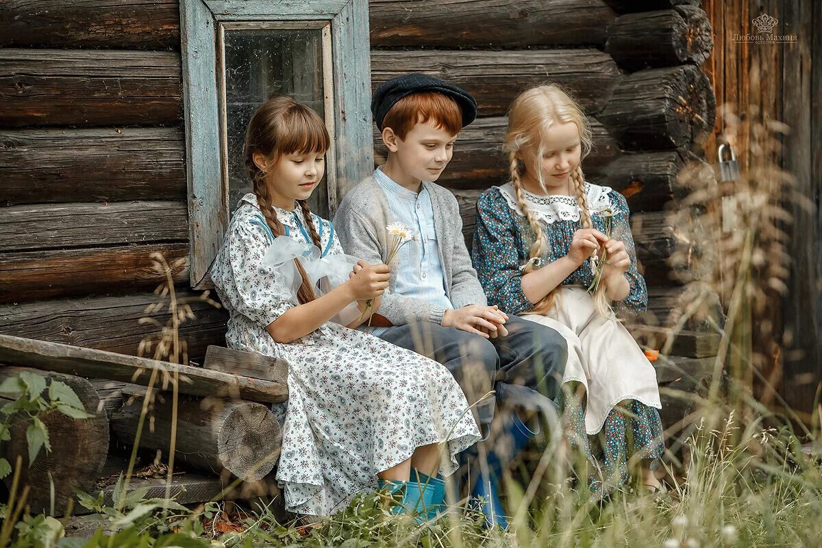 Видео маму в деревне. Лето в деревне дети. Девочка в деревне. Деревенские люди. Детство в деревне.