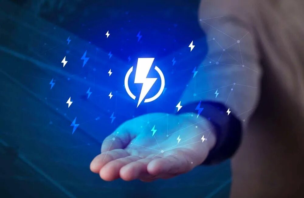 Сети lightning. Lightning network. bitcoin lightning network. hand holding lightning.