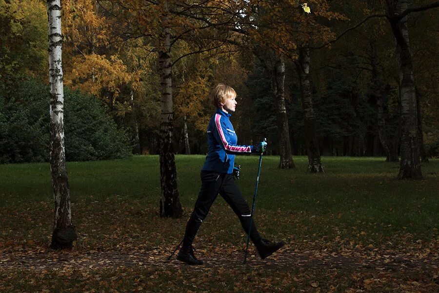 Ходьба в москве. Соревнования по скандинавской ходьбе 2023 в парке красная пресня. Скандинавская ходьба секции в измайловском парке. Скандинавская ходьба московское долголетие. Скандинавская ходьба московское долголетие марафон.