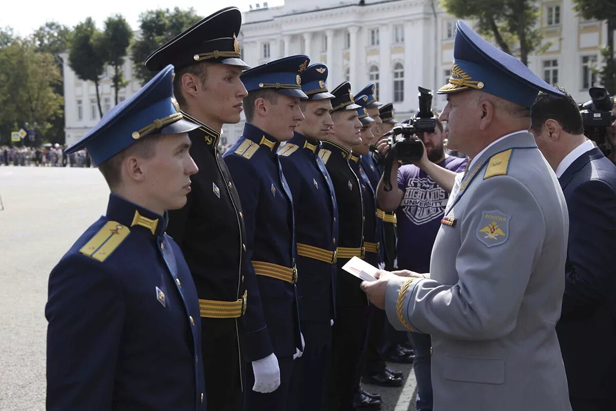 Высшее зенитное ракетное училище. Ярославль высшее военное училище противовоздушной обороны. Ярославское ВВУ ПВО. Ярославское военное училище противовоздушной обороны офицеры. Зенитно ракетное училище Ярославль.