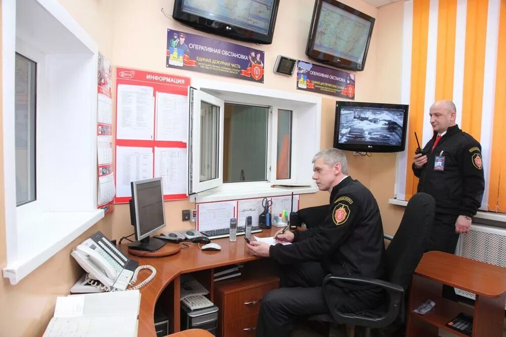 Охранник в школе. Охрана коттеджей и загородных. Охранник в детском саду. Охрана загородных домов. Сторож пушкино.