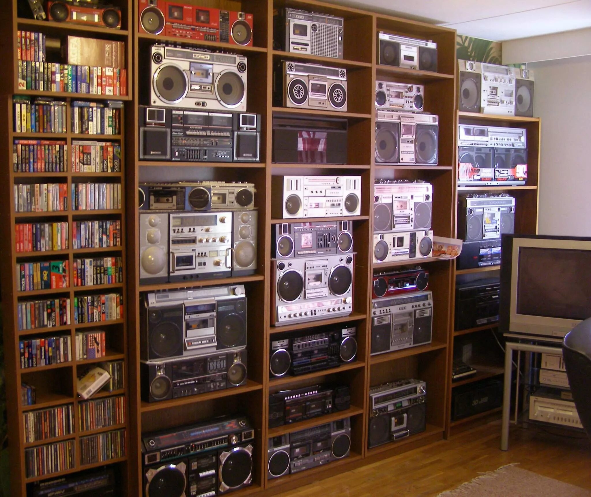 История аудио видео. Винтажная Hi-Fi аудиотехника Pioneer. Hi-Fi аппаратура 80-90-х. Винтажные музыкальные центры Akai 80-х. Музыкальный центр 90х и 80х пластинки и кассеты.