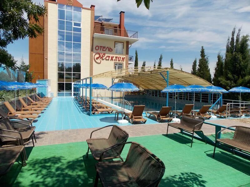 Севастополь отель с бассейном.