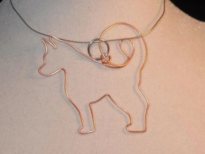 Дизайнерские изделия из проволоки. Кулон собака из проволоки. Фигуры животных из проволоки. Скульптуры из проволоки. Дизайнерские изделия из проволоки.