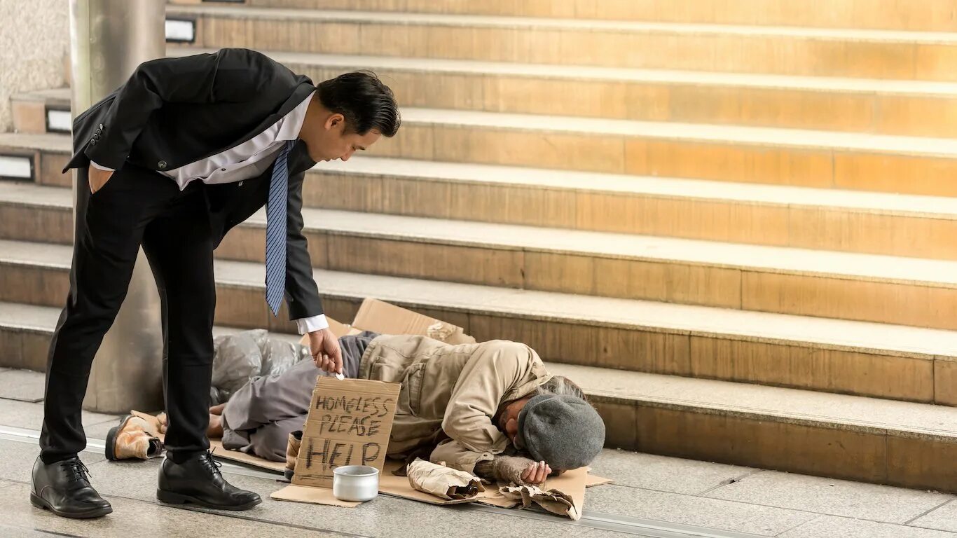 Богатый и бедный. Турецкий фотограф угур галленкуш. Богатый бедный 2. Богатый бомж. Бедность иллюстрация.