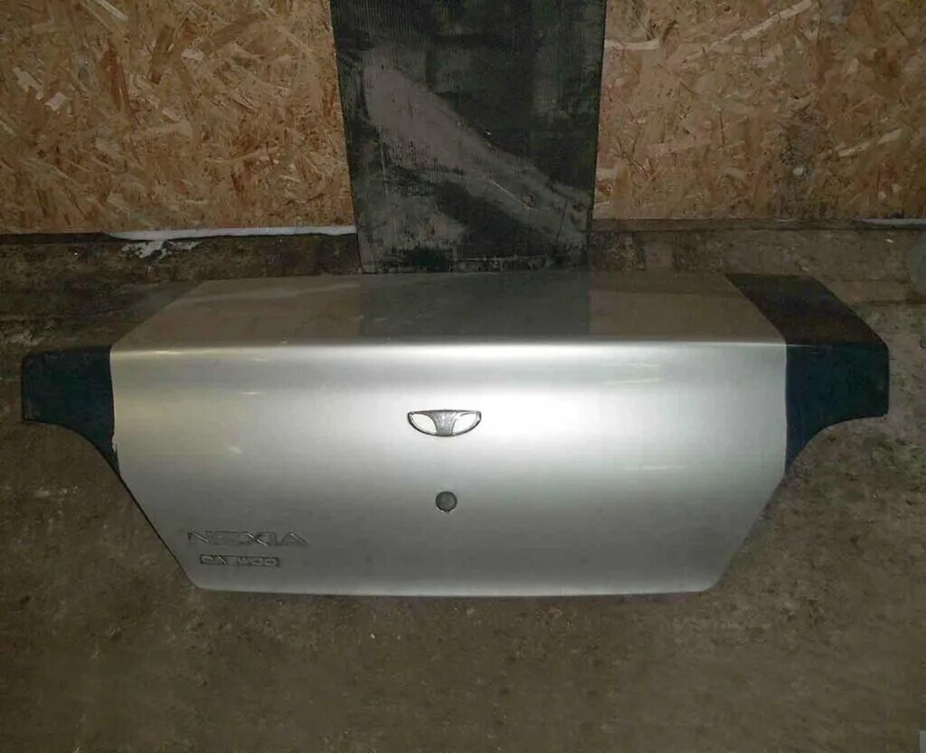 Крышка багажника нексия n150. Ручка крышки багажника daewoo nexia n150. Крышка багажника nexia n100 на n150. Крышка багажника нексия n150 артикул. Daewoo nexia n150 крышка багажника.
