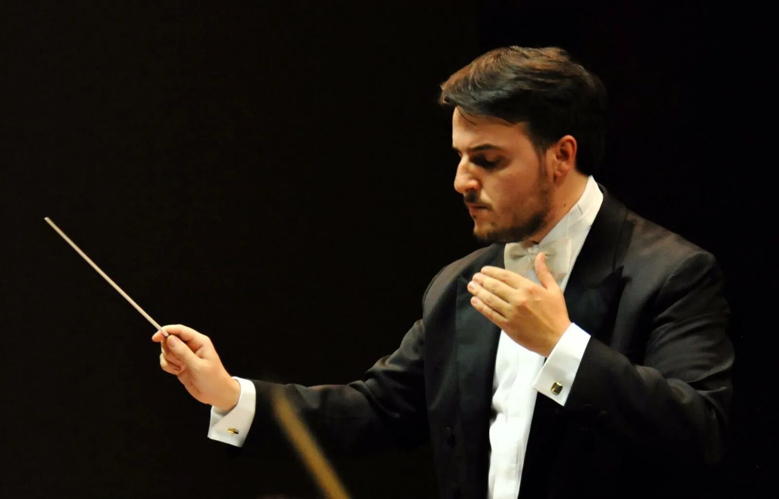 оркестр московской филармонии дирижер юрий симонов. валерий гергиев дирижер. истомин андрей юрьевич дирижер. дирижер интернет магазин саженцев. гергиев мариинский театр.