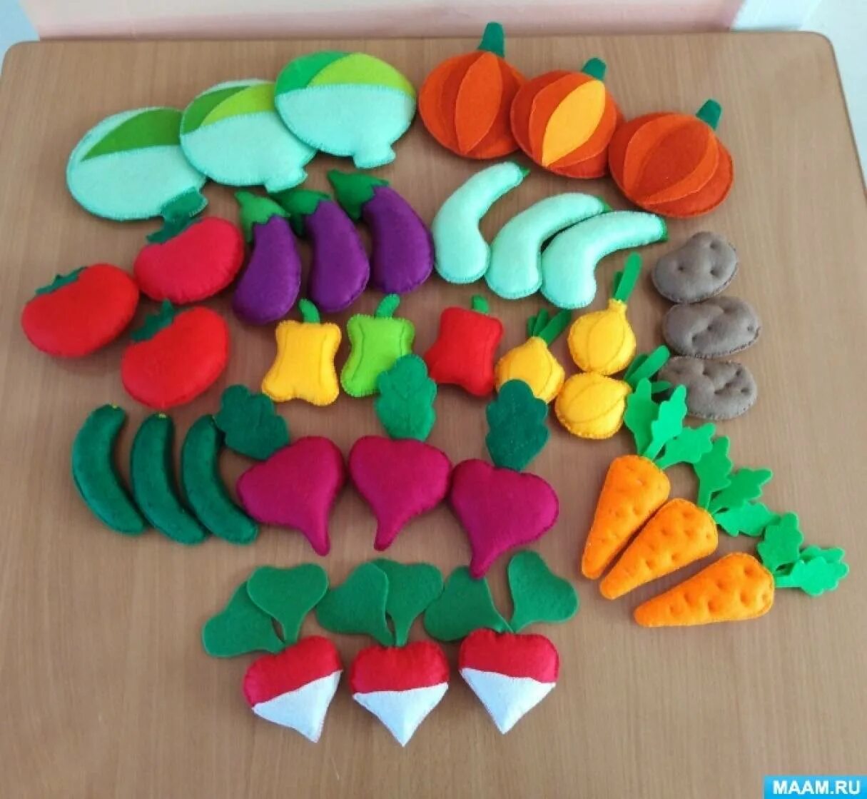 Пособия из фетра в детском саду. Развивающие игрушки для старшей группы. Пособия из фетра. Коврик из фетра для логопедов. Пособия из фетра в детском саду.